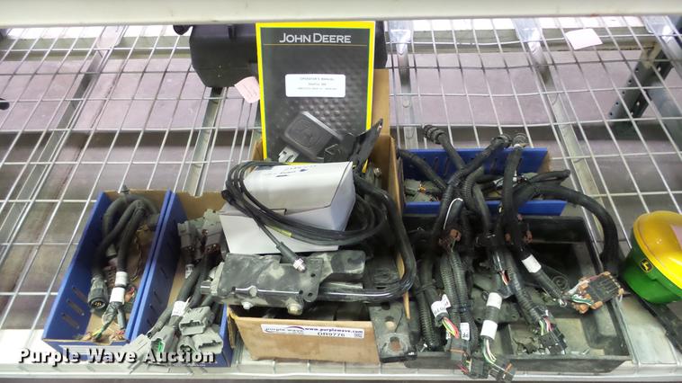 image for item DR9776 John Deere StarFire 300 GPS receiver