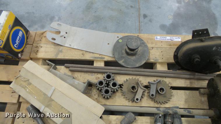 image for item DR9935 Grain trailer hopper parts