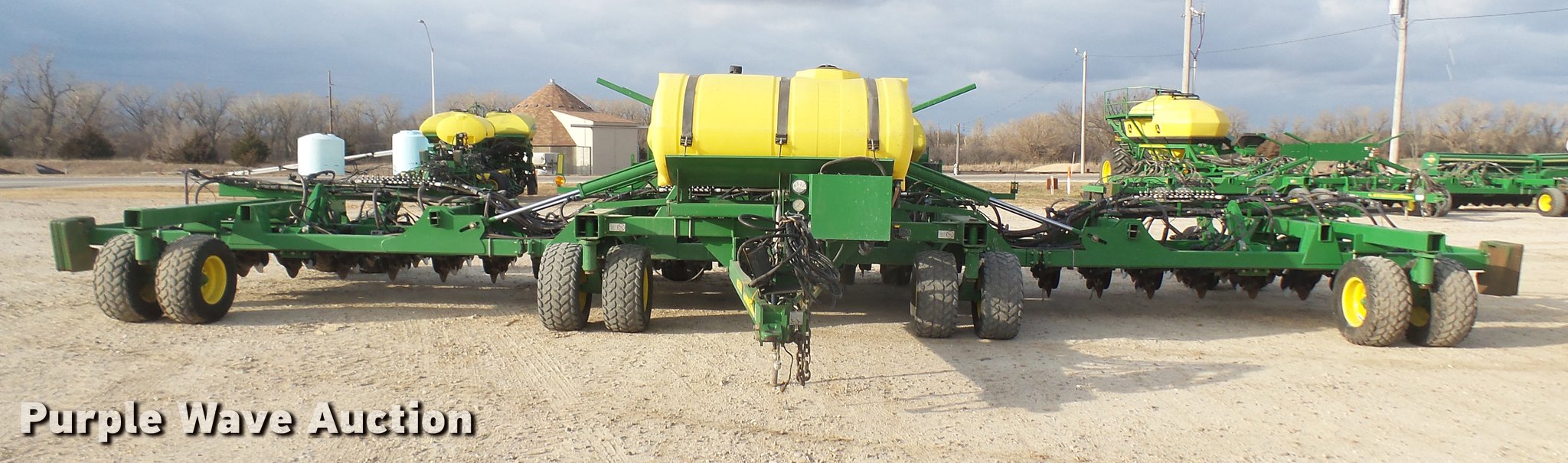 2011 John Deere 1990 CCS air seeder Item DC2363 2132018
