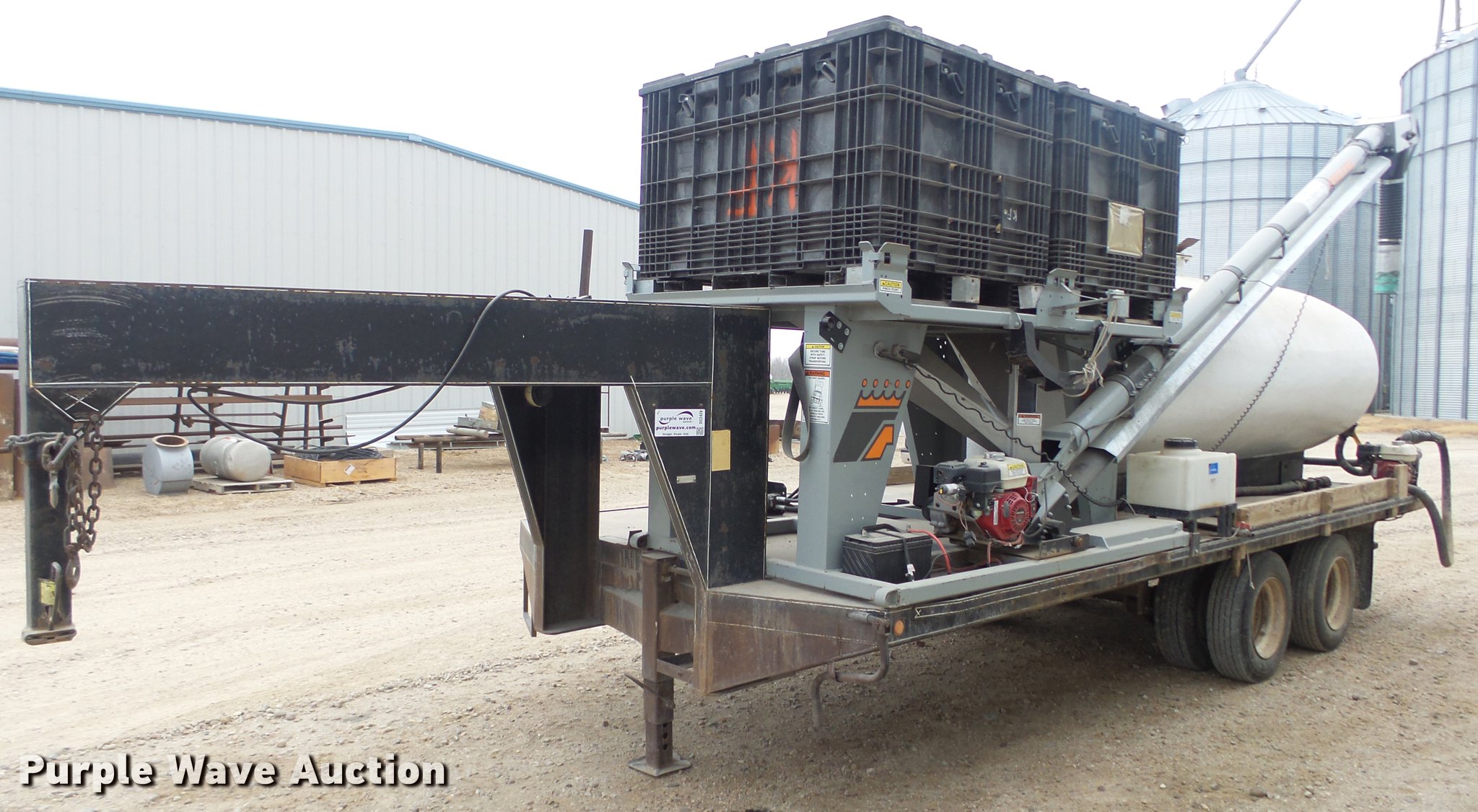 Seed and liquid fertilizer tender trailer in Lyons, KS Item DC2428