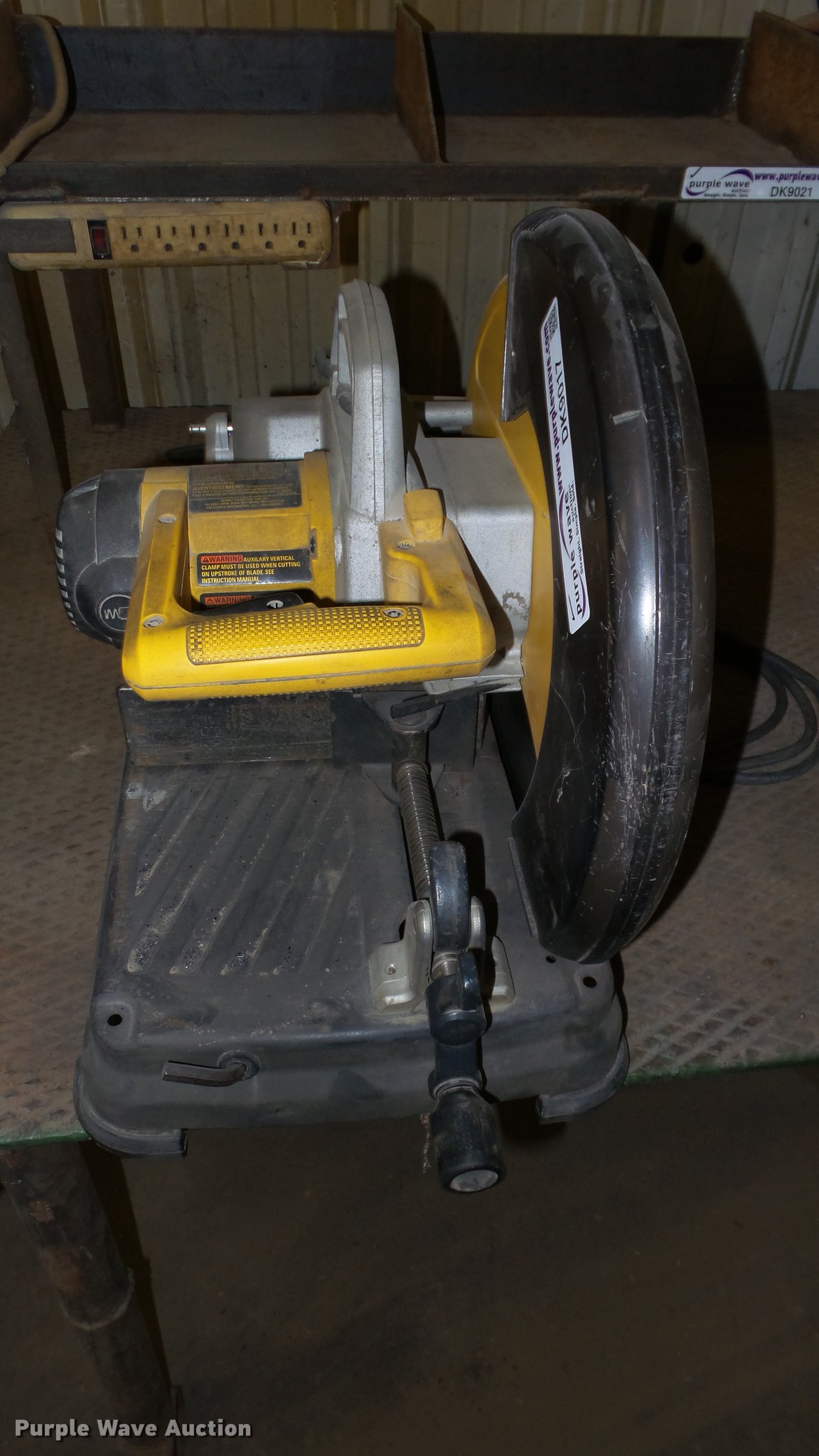 DeWalt DW872 multicutter in Lyons, KS Item DK9017 sold Purple Wave