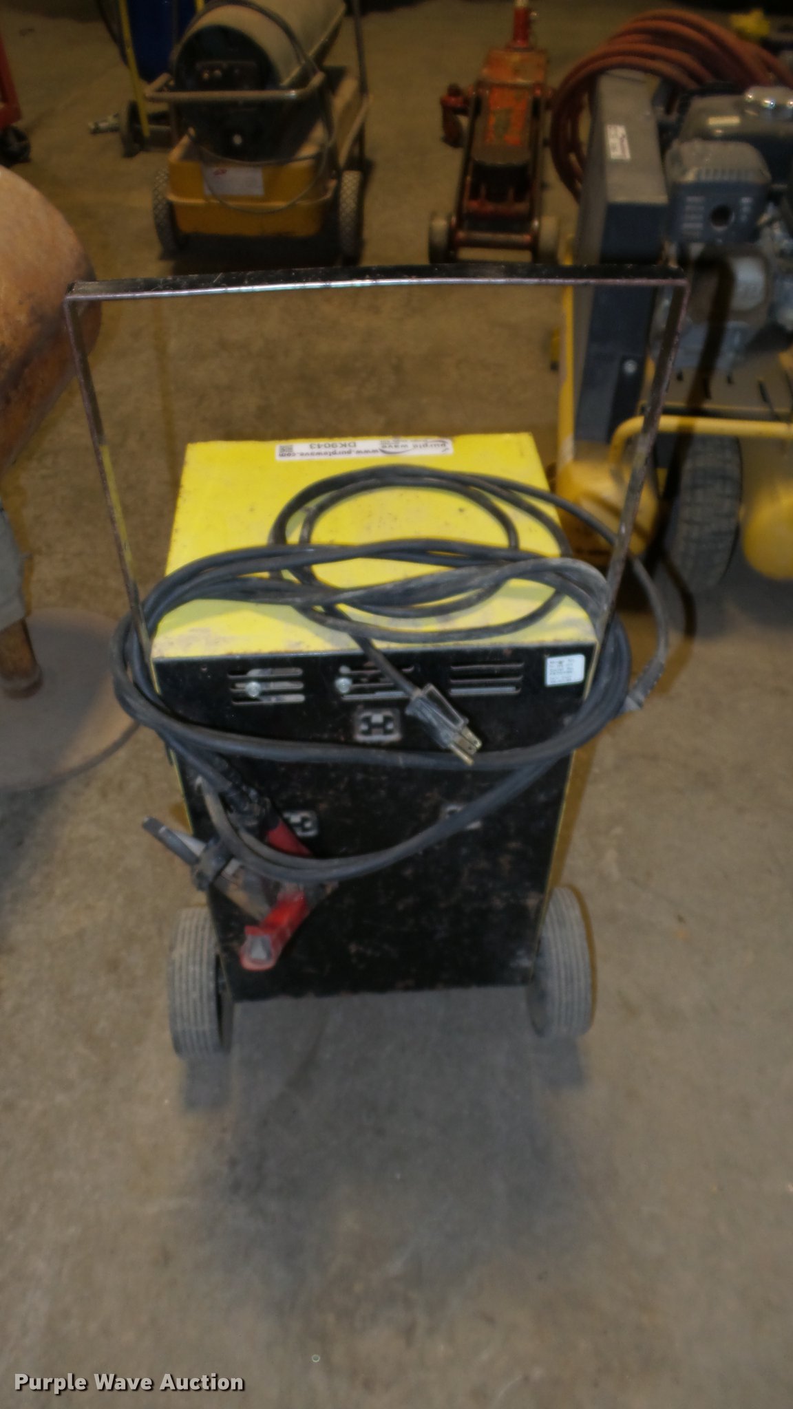 John Deere battery charger in Lyons, KS Item DK9043 sold Purple Wave