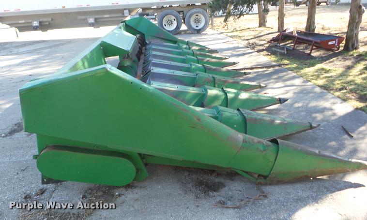 image for item AY9621 John Deere 843 corn head