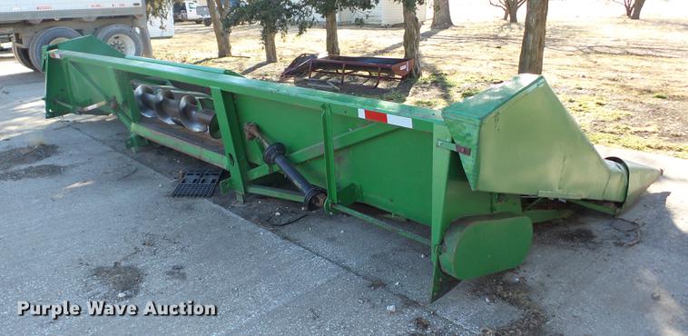 image for item AY9621 John Deere 843 corn head