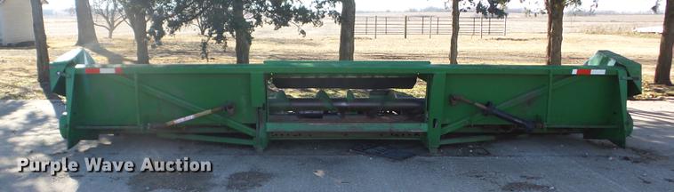 image for item AY9621 John Deere 843 corn head
