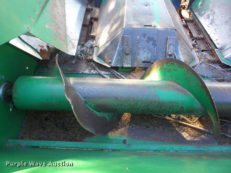 image for item AY9621 John Deere 843 corn head