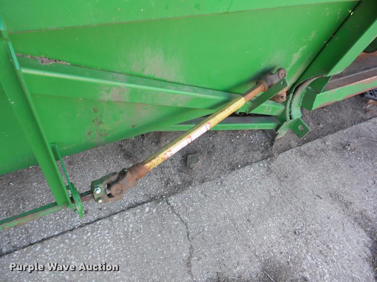 image for item AY9621 John Deere 843 corn head