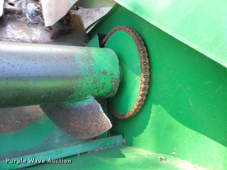 image for item AY9621 John Deere 843 corn head