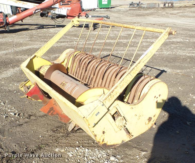 image for item AY9623 New Holland 770W pickup head