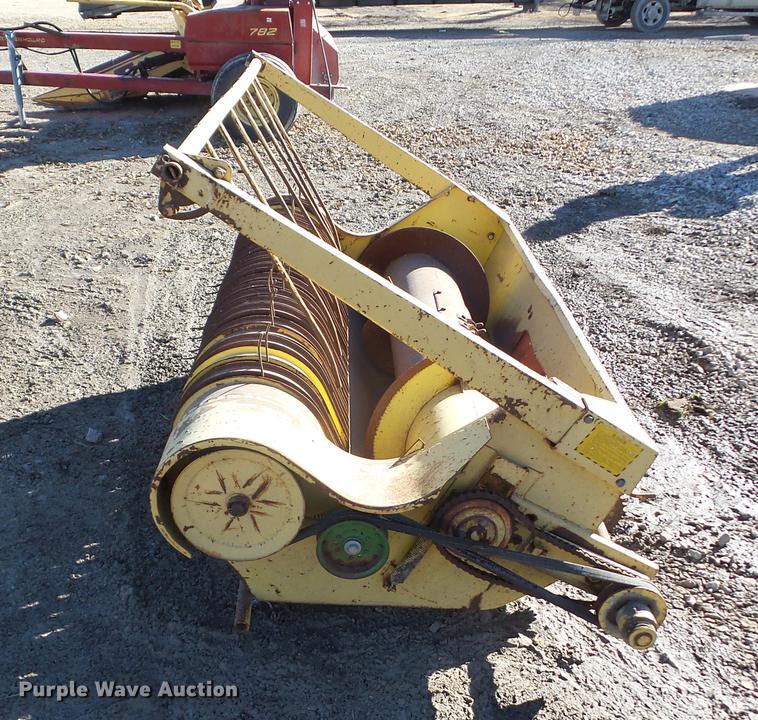image for item AY9623 New Holland 770W pickup head