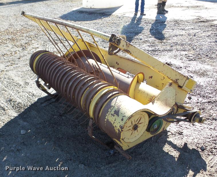 image for item AY9623 New Holland 770W pickup head