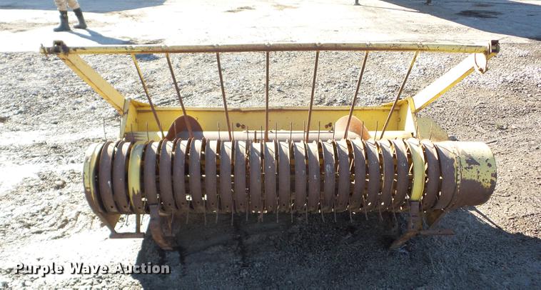 image for item AY9623 New Holland 770W pickup head