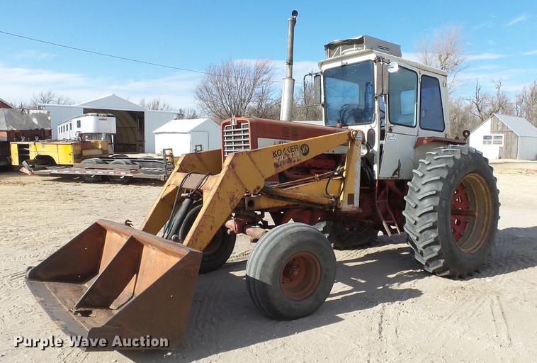 image for item DC0539 International 856 tractor