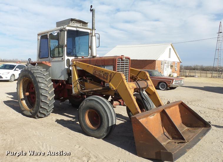 image for item DC0539 International 856 tractor