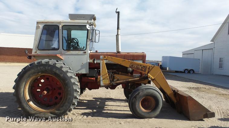 image for item DC0539 International 856 tractor