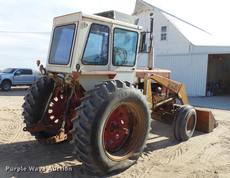 image for item DC0539 International 856 tractor