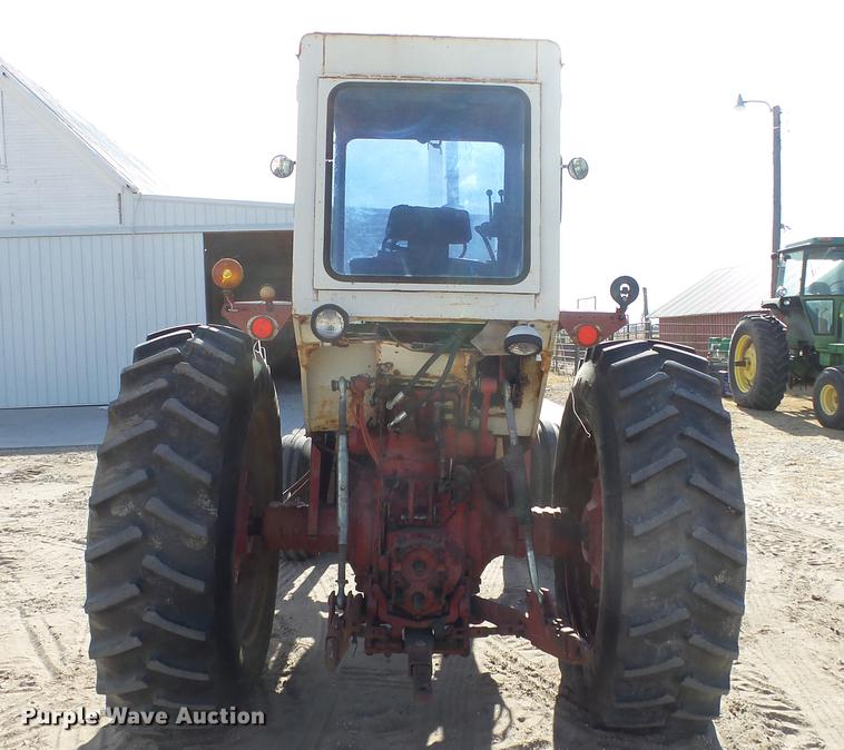 image for item DC0539 International 856 tractor