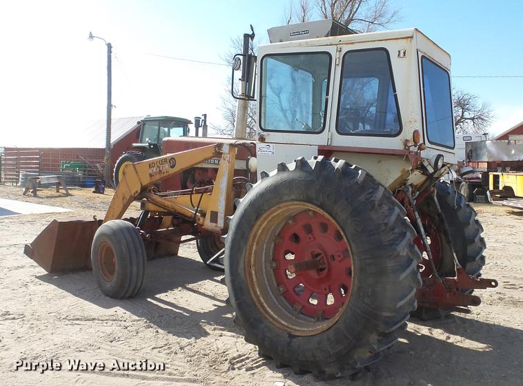 image for item DC0539 International 856 tractor