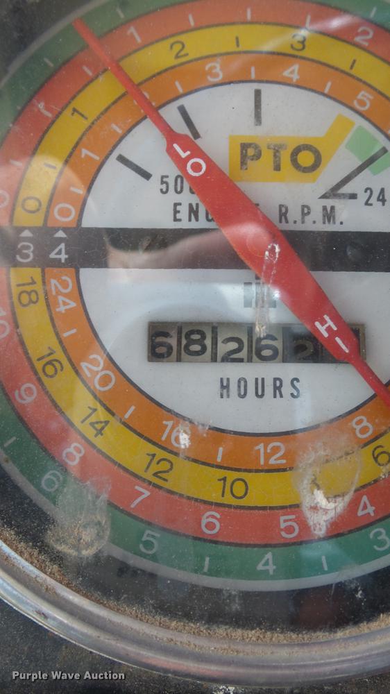 image for item DC0539 International 856 tractor