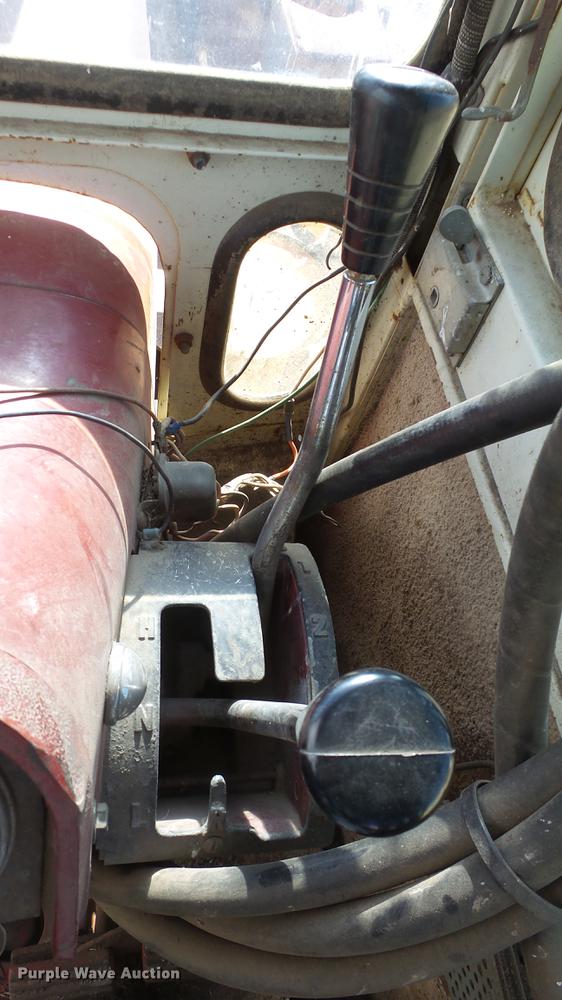 image for item DC0539 International 856 tractor