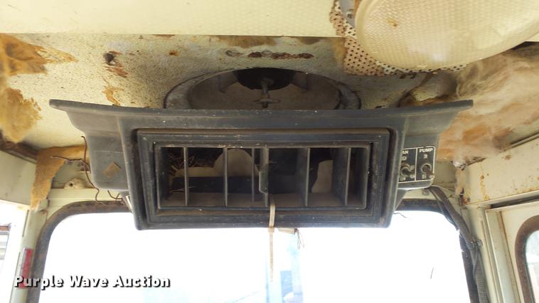 image for item DC0539 International 856 tractor