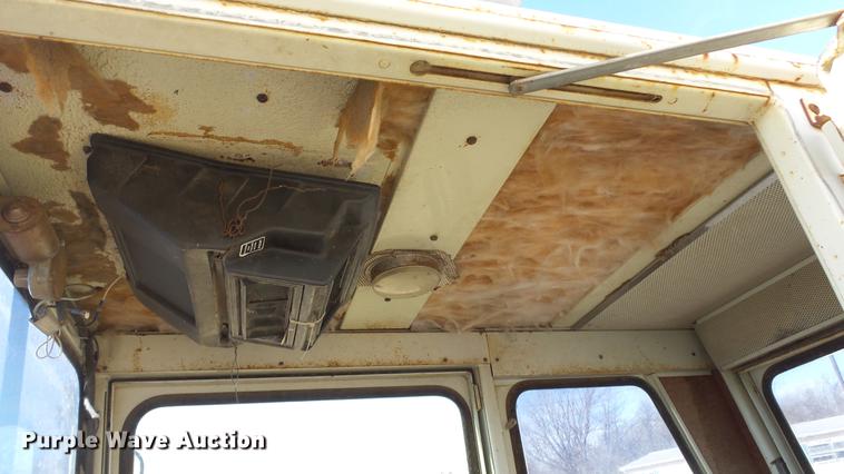 image for item DC0539 International 856 tractor