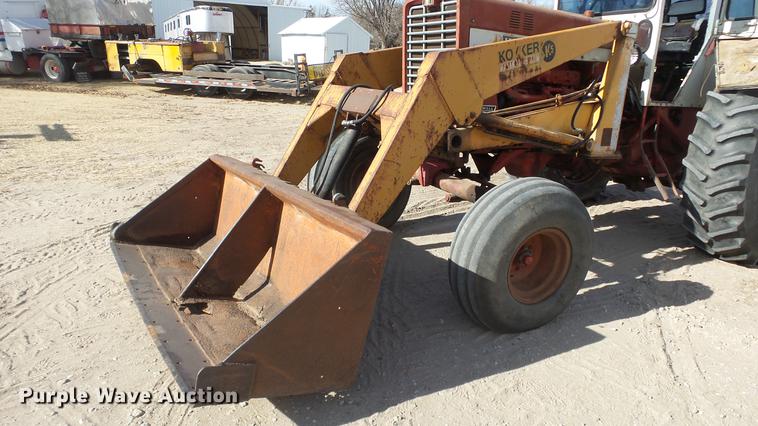 image for item DC0539 International 856 tractor