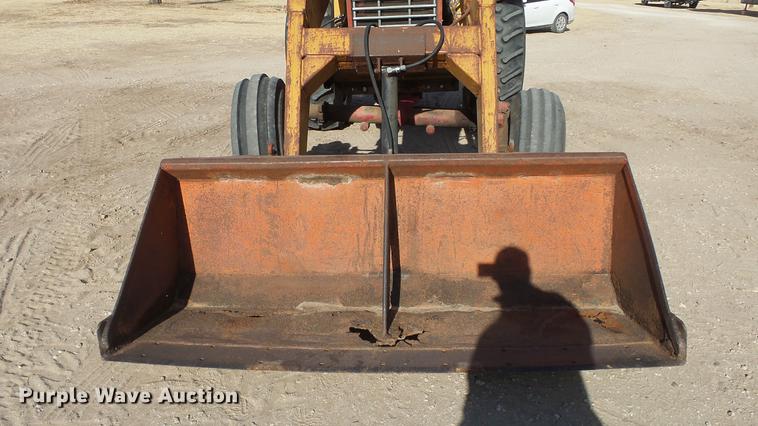 image for item DC0539 International 856 tractor