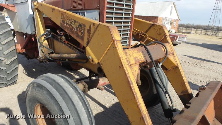 image for item DC0539 International 856 tractor