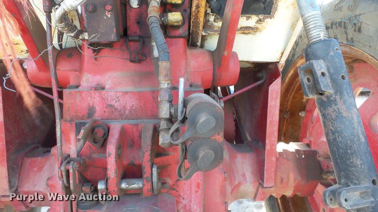 image for item DC0539 International 856 tractor