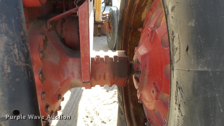 image for item DC0539 International 856 tractor