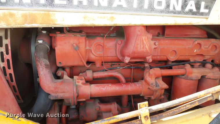image for item DC0539 International 856 tractor