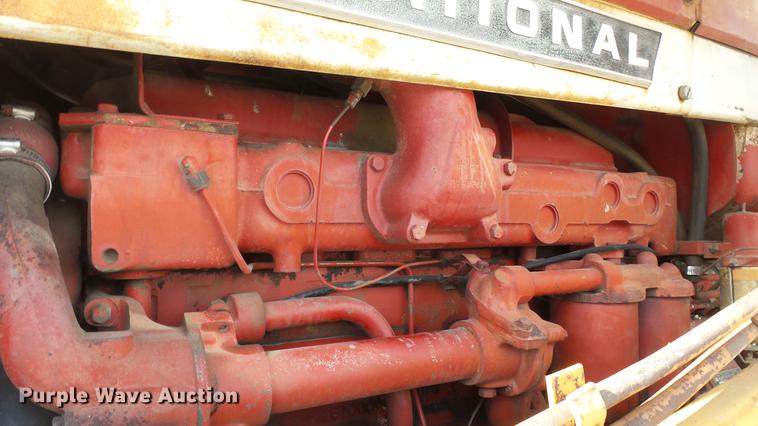 image for item DC0539 International 856 tractor