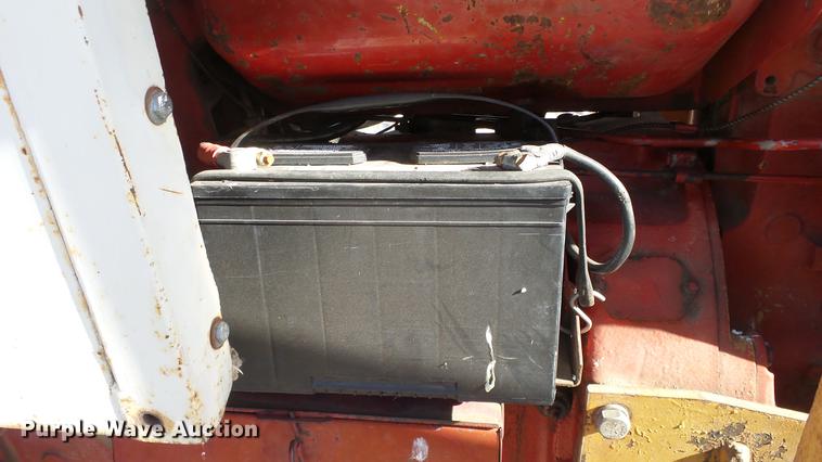 image for item DC0539 International 856 tractor