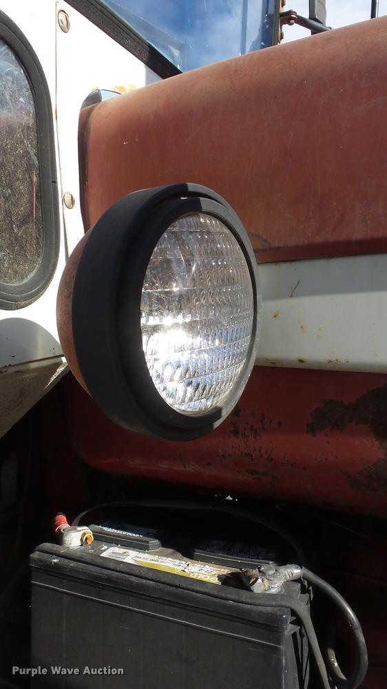 image for item DC0539 International 856 tractor