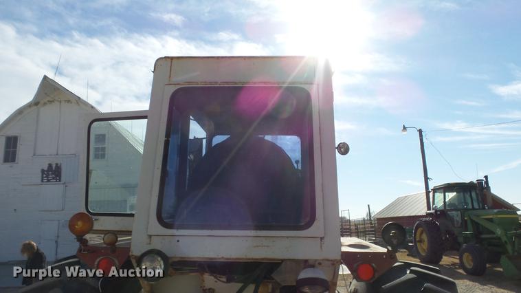 image for item DC0539 International 856 tractor