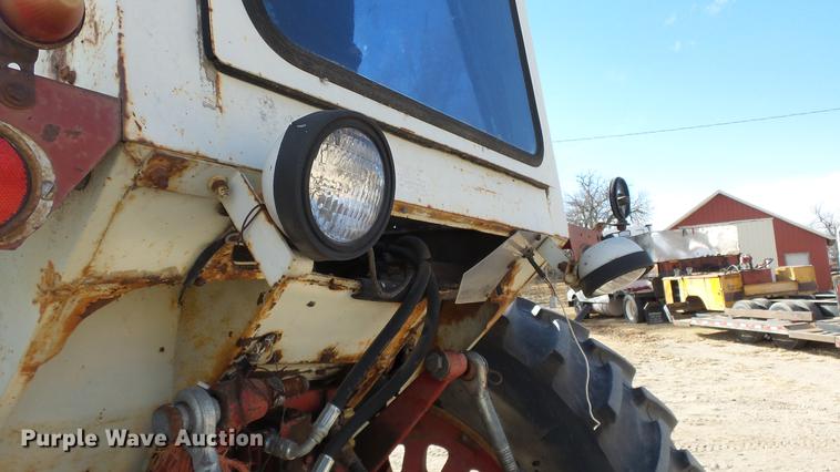 image for item DC0539 International 856 tractor