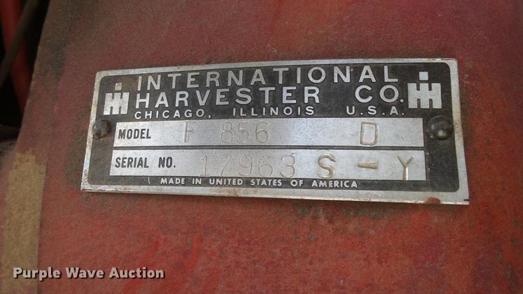 image for item DC0539 International 856 tractor