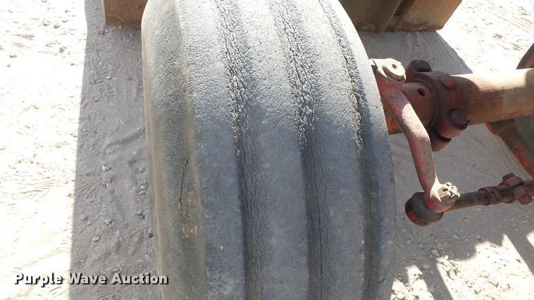 image for item DC0539 International 856 tractor