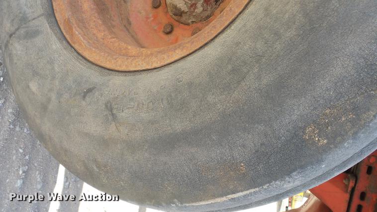 image for item DC0539 International 856 tractor