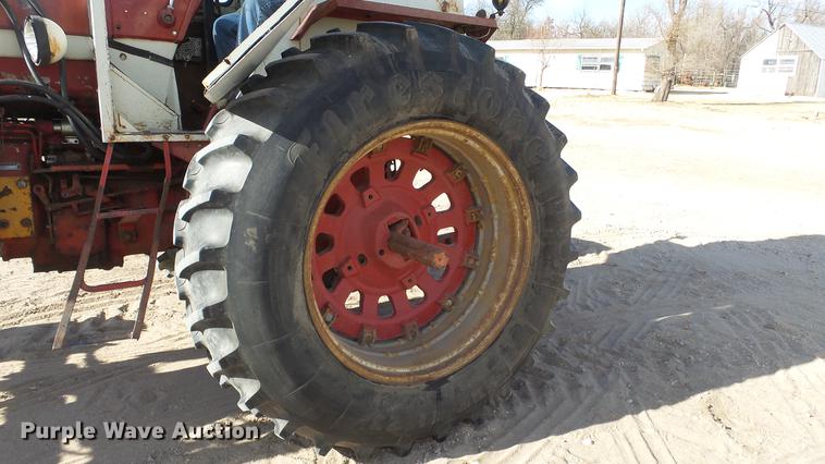 image for item DC0539 International 856 tractor