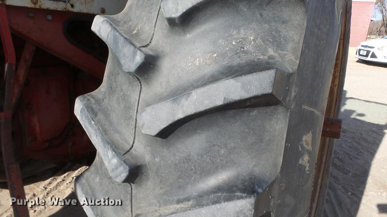 image for item DC0539 International 856 tractor