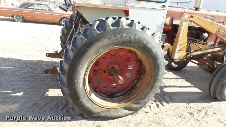 image for item DC0539 International 856 tractor