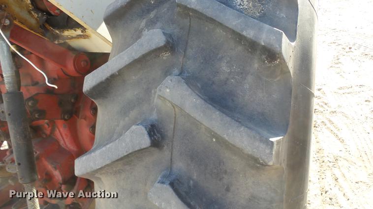 image for item DC0539 International 856 tractor