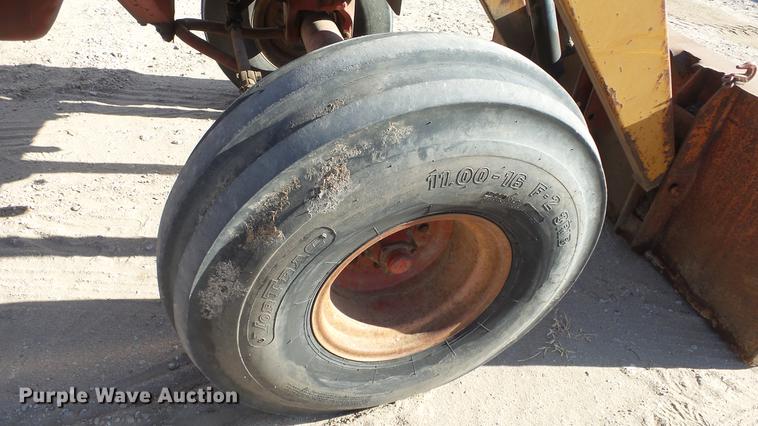 image for item DC0539 International 856 tractor