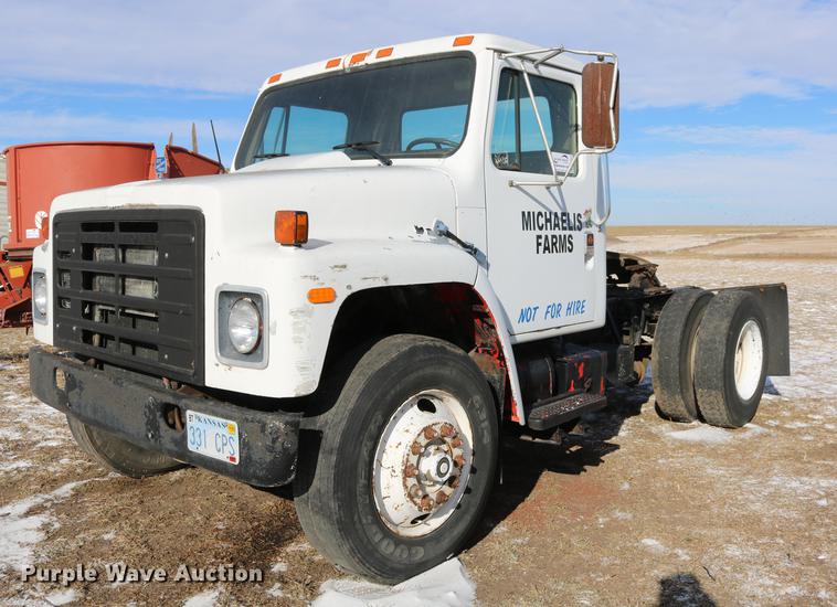 image for item DC3551 1984 International S1900/1954 semi truck
