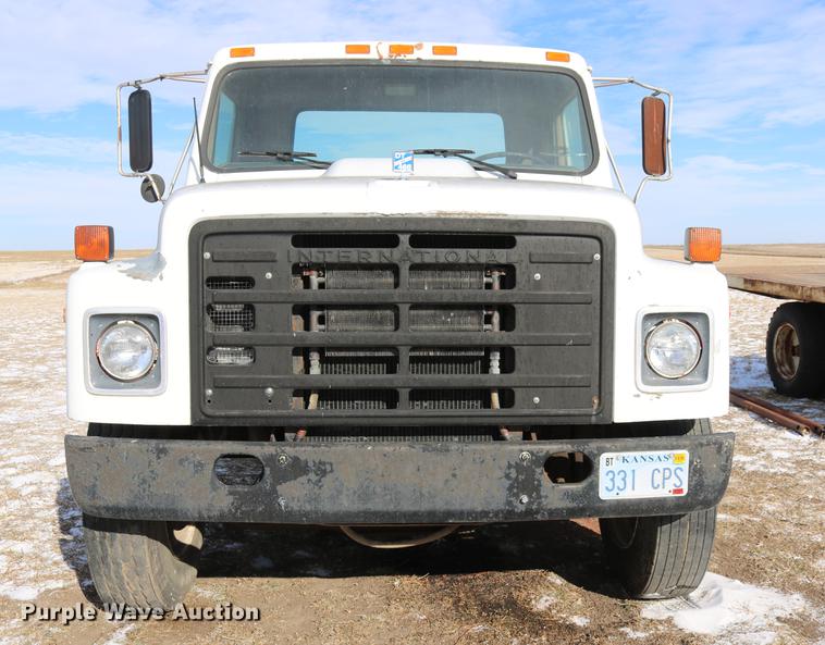 image for item DC3551 1984 International S1900/1954 semi truck