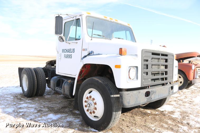 image for item DC3551 1984 International S1900/1954 semi truck