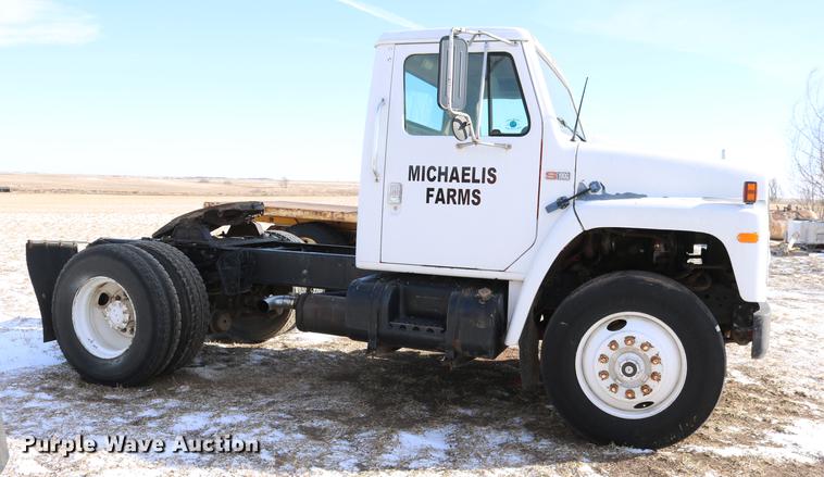 image for item DC3551 1984 International S1900/1954 semi truck