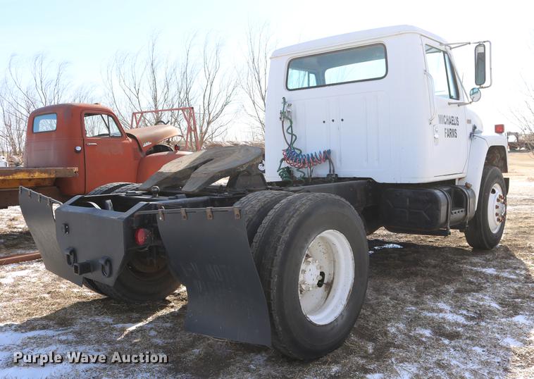 image for item DC3551 1984 International S1900/1954 semi truck